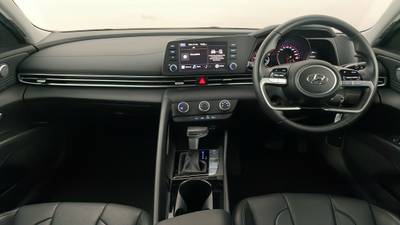 2022 Hyundai i30 interior