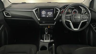 2021 Isuzu D-MAX interior