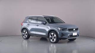 2023 VOLVO XC40