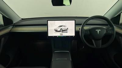 2023 TESLA MODEL Y interior
