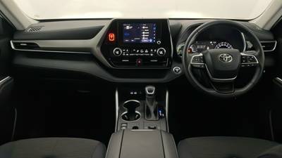 2023 TOYOTA KLUGER interior