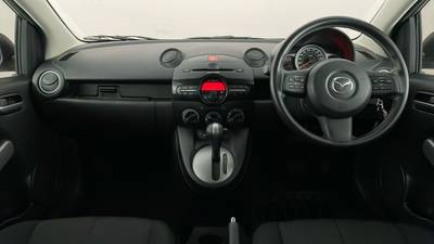 2014 MAZDA 2 interior