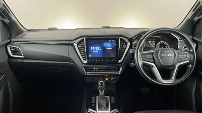 2021 ISUZU D-MAX interior