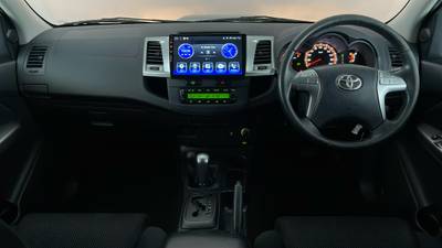 2015 TOYOTA HILUX interior