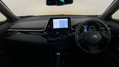 2022 TOYOTA C-HR interior