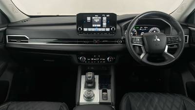 2023 MITSUBISHI OUTLANDER interior