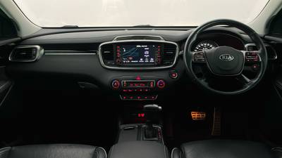 2019 KIA SORENTO interior