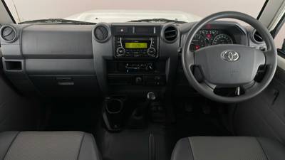 2018 TOYOTA LANDCRUISER interior