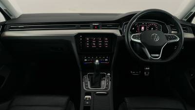 2022 VOLKSWAGEN PASSAT interior