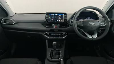 2017 HYUNDAI I30 interior