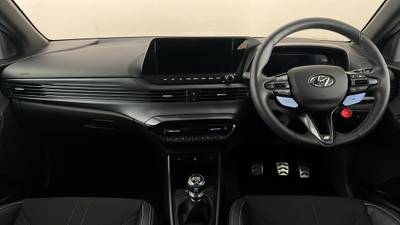2023 HYUNDAI I20 interior