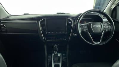 2021 ISUZU MU-X interior