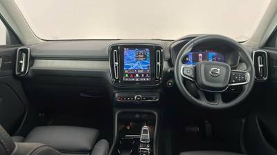 2022 VOLVO XC40 interior