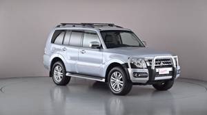 2017 MITSUBISHI PAJERO