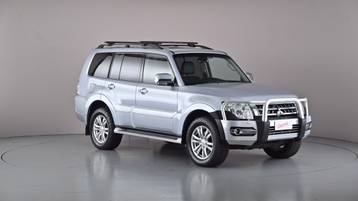 2017 MITSUBISHI PAJERO
