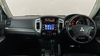 2017 MITSUBISHI PAJERO interior