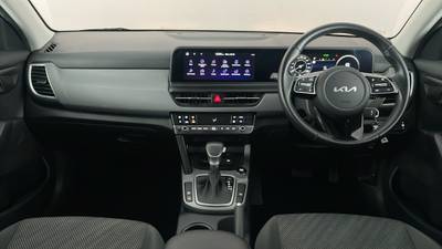 2023 KIA SELTOS interior