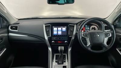 2020 MITSUBISHI PAJERO SPORT interior