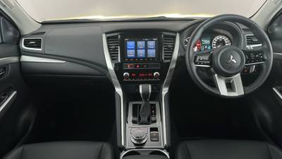 2024 MITSUBISHI PAJERO SPORT interior