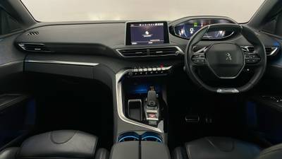 2019 PEUGEOT 5008 interior