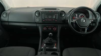 2017 VOLKSWAGEN AMAROK interior