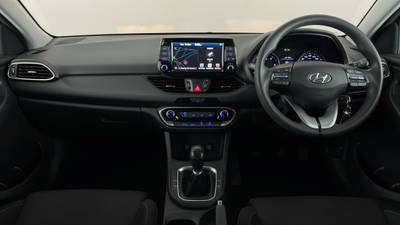 2017 HYUNDAI I30 interior
