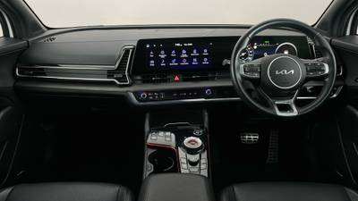 2022 KIA SPORTAGE interior