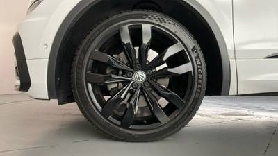 2021 VOLKSWAGEN TIGUAN gallery
