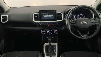 2022 HYUNDAI VENUE interior
