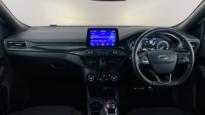2018 FORD FOCUS interior