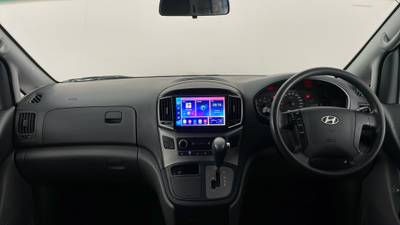 2015 HYUNDAI ILOAD interior