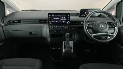 2024 HYUNDAI STARIA interior