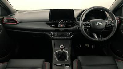 2022 HYUNDAI I30 interior