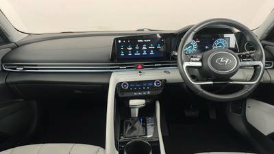 2023 HYUNDAI I30 interior