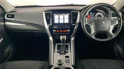 2022 MITSUBISHI PAJERO SPORT interior