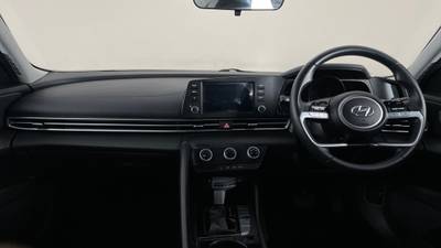 2023 HYUNDAI I30 interior