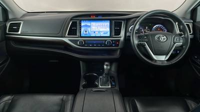 2014 TOYOTA KLUGER interior