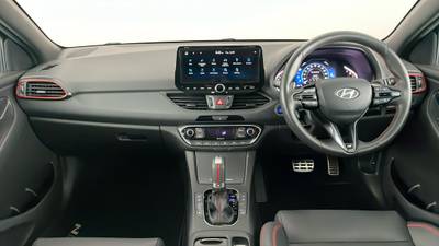 2023 HYUNDAI i30 interior