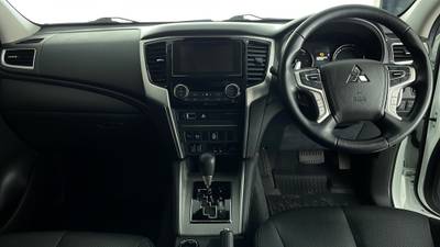 2019 MITSUBISHI TRITON interior