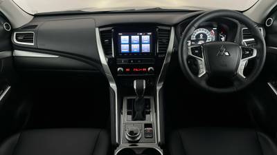 2022 Mitsubishi Pajero Sport interior