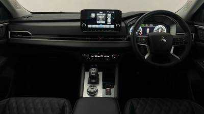 2024 MITSUBISHI OUTLANDER interior