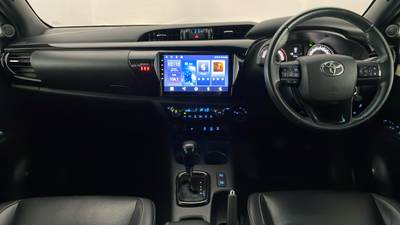 2018 TOYOTA HILUX interior