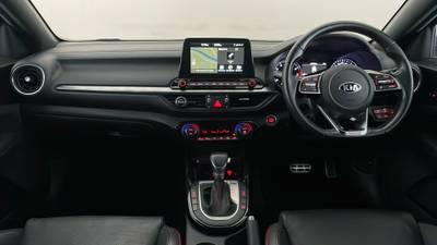 2018 KIA CERATO interior