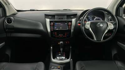 2017 NISSAN NAVARA interior