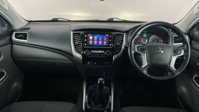 2018 MITSUBISHI TRITON interior