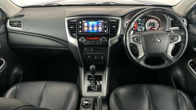 2022 Mitsubishi Triton interior