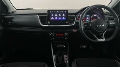 2022 KIA STONIC interior