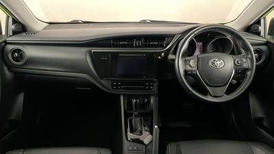 2018 TOYOTA COROLLA interior