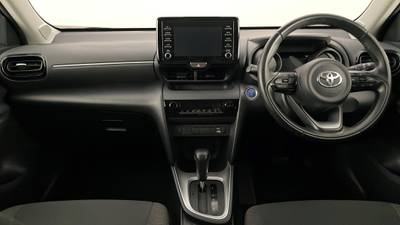 2022 TOYOTA YARIS CROSS interior