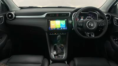 2023 MG ZST interior